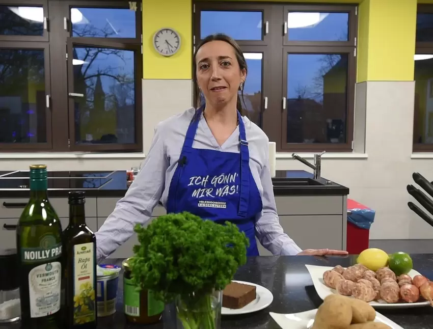 Natalie Militello gibt an der Kaiserslauterer Volkshochschule verschiedene Kochkurse.