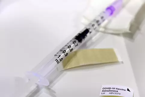 Alles vorbereitet: Impfung mit dem Astrazeneca-Impfstoff.