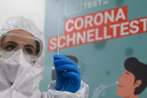 Seit dieser Woche können sich Bürgerinnen und Bürger bundesweit einmal pro Woche einem kostenlosen Schnelltest unterziehen – ent
