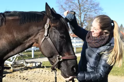 Hat ihre Leidenschaft zum Beruf gemacht: Sophie Stilgenbauer genießt jeden Moment mit ihren Pferden. Derzeit sind diese noch in 