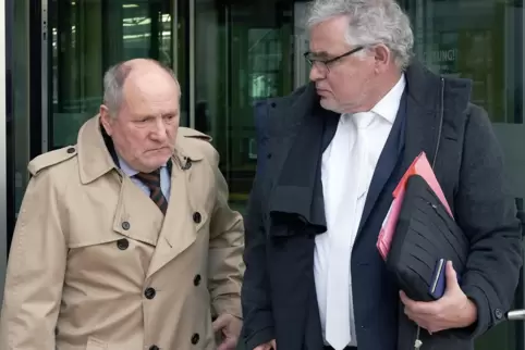 Nach dem Urteil im Januar: Ex-Minister Deubel (links) und Verteidiger Rüdiger Weidhaas.