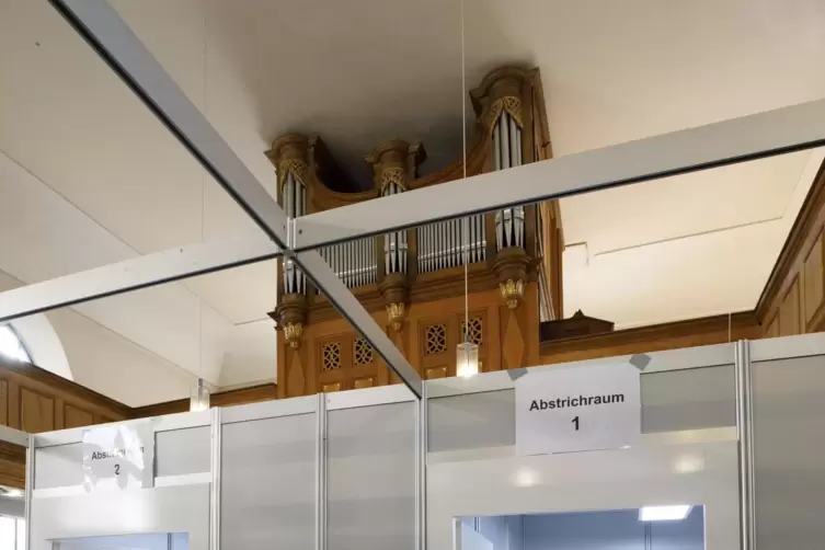 Von 1991 bis 1993 wurde das Gotteshaus unter Leitung des Architekten Thomas Lahm&eacute; umfassend saniert.