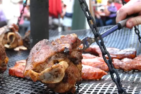 Soll fast wie auf dem Mutterstadter Waldfest schmecken: die „Haxe to go“ der FG 08.