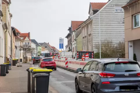 Ab Samstag geht es in der Kleinottweiler Straße aus der Bexbacher Innenstadt nur noch in diese Richtung. Ab Samstag geht es in der Kleinottweiler Straße aus der Bexbacher Innenstadt nur noch in diese Richtung.