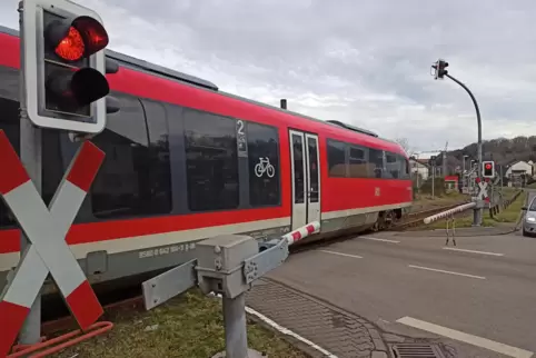 Die Technik, um den Contwiger Bahnübergang zu sichern, ist laut Bahn seit 2002 in Betrieb, und sie werde regelmäßig gewartet.