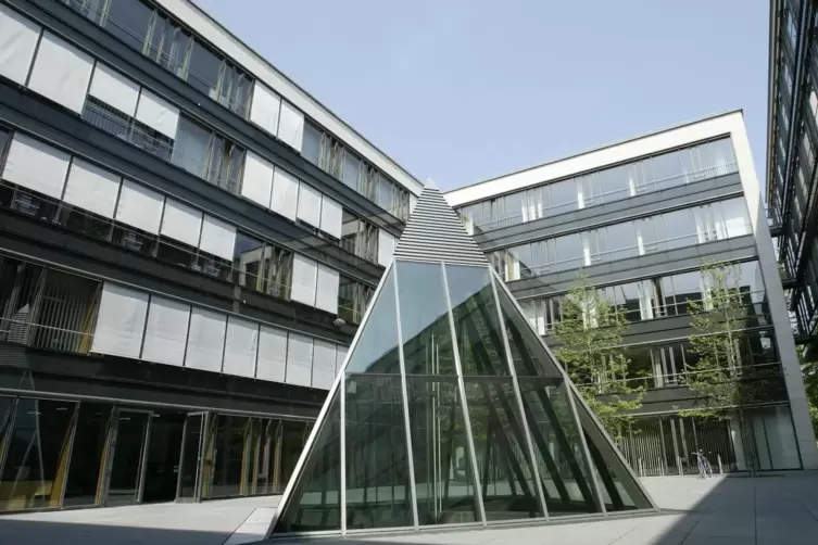 Um die Pyramide im Hof des Abgeordnetenhauses wird sich am Wahlabend fast alles abspielen, 