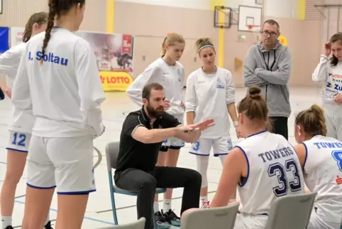  Speyers Trainer Julian Krieger hat seine Mannschaft auf das Top-Spiel der Zweiten Liga in Würzburg eingeschworen. 