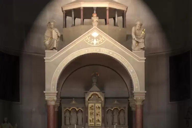 Luitpold-Baldachin in der Michaelskirche Homburg.
