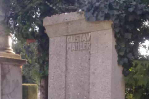 Auf dem Grinzinger Friedhof in Wien: das Grab von Gustav Mahler.