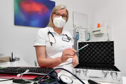 Die Neustadter Allgemeinärztin Gabriele Heider ist darauf vorbereitet, im Zweifellsfall die Impfstoffe auch selbst abzuholen. Da