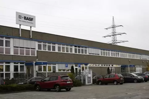 Dieses Gebäude in der Zeppelinstraße will Amazon zu einem Verteilzentrum umbauen. 