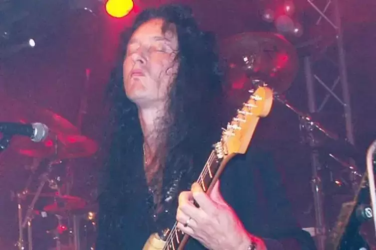 Alex Beyrodt bei einem Konzert im Pirmasenser Quasimodo.