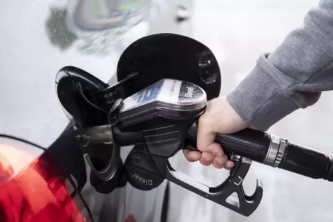 Die Preise für Benzin und Diesel sind jetzt deutlich höher als 2020.