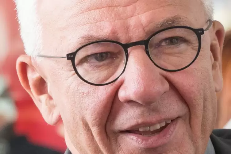 Helmut K&auml;fer.