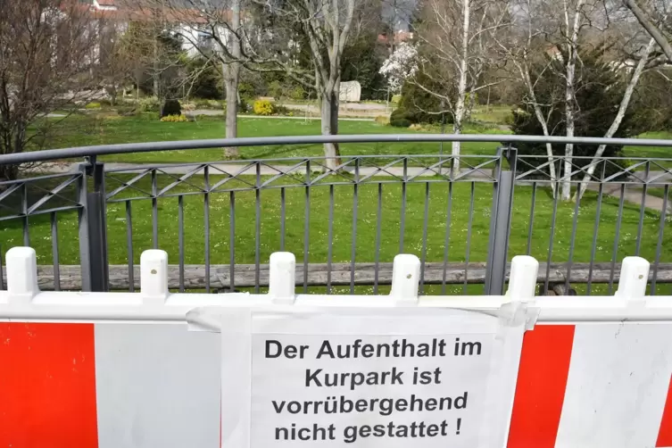 Keine zwei Wochen sp&auml;ter waren selbst Spazierg&auml;nge reglementiert. 