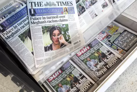 „Palast in Aufruhr wegen Meghans Rassismusvorwürfen“ titelte die „Times“ und stellte dazu ein Foto der in Tränen aufgelösten Her