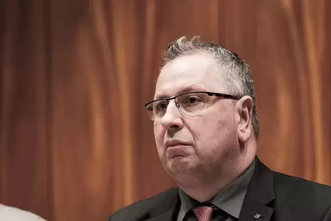 Rüdiger Schneidewind, der suspendierte Homburger Oberbürgermeister. Rüdiger Schneidewind, der suspendierte Homburger Oberbürgermeister.