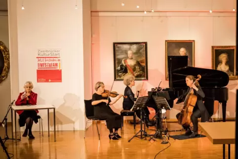 Debüt für die Kultur-Streams aus dem Zweibrücker Herzogsaal mit (von links) Silvia Bervingas und dem Trio Vivente (Anne Katharin