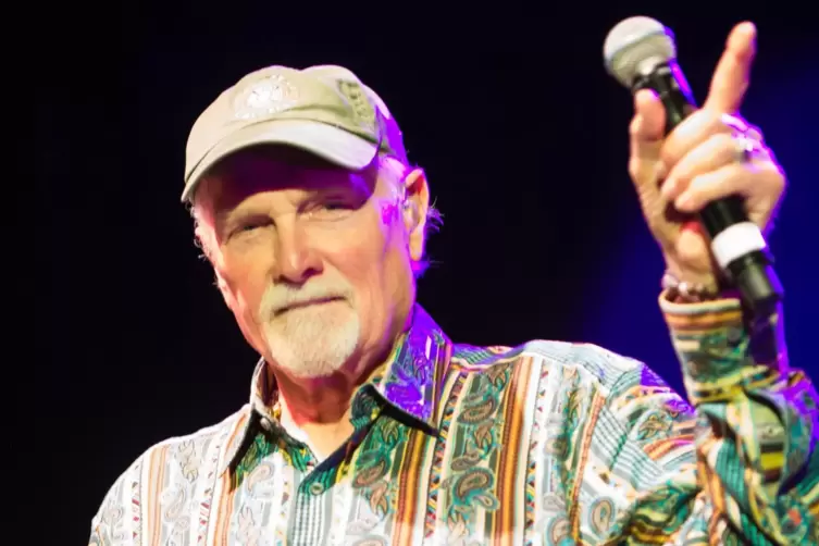 Mike Love agiert als Leads&auml;nger der Beach Boys.