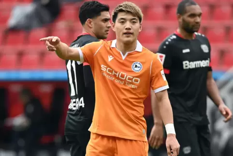 Immer weiter, da geht’s lang im Abstiegskampf: Der Japaner Ritsu Doan bringt Arminia Bielefeld wieder auf Kurs.