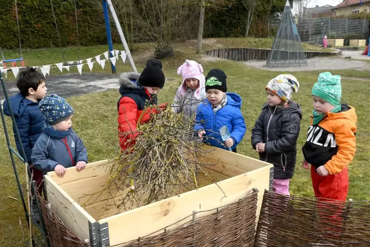 Die Kinder die Kita-Marnheim sind immer begeistert im kitaeigenen Garten unterwegs.
