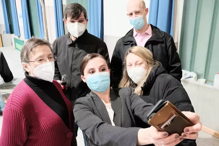 Gruppenfoto mit Wahlsiegerin Nadine Brinette (Mitte) mit (von links) Hedi Bender, Christian Ernst, Richard Brinette und Sina Nol