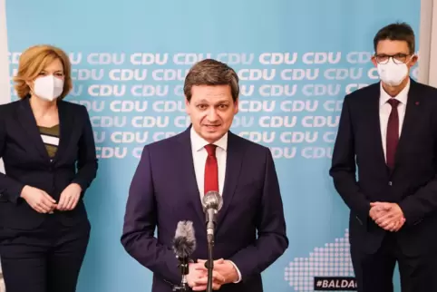 Kein guter Abend für die CDU: Spitzenkandidat Christian Baldauf (Mitte) mit der Landesvorsitzenden Julia Klöckner und Günther Sc