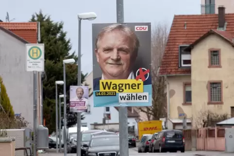 Wagner vor Feiniler: Die Anordnung dieser Plakate spiegelt den Wahlausgang wider.
