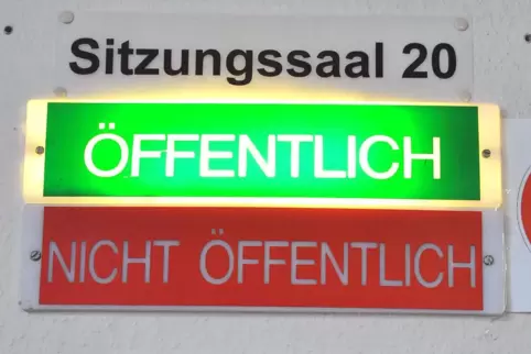 Der Gerichtssaal im zweiten Stock ist der größte Raum, der im Justizzentrum Frankenthal für Verhandlungen zur Verfügung steht. 