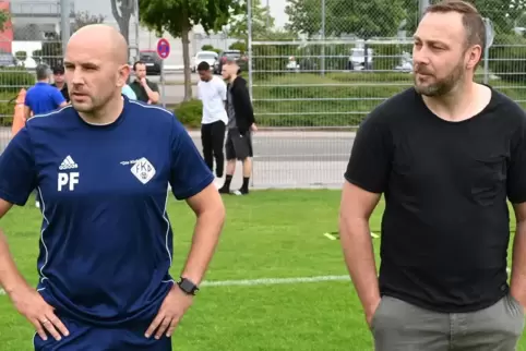 Sebastian Reich (rechts), hier mit Trainer Patrick Fischer, hat sein Engagement als FKP-Sportdirektor beendet. 