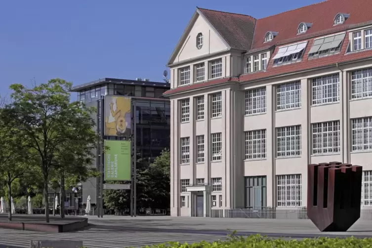 Die St&auml;dtische Galerie Karlsruhe residiert gleich neben dem ZKM. 