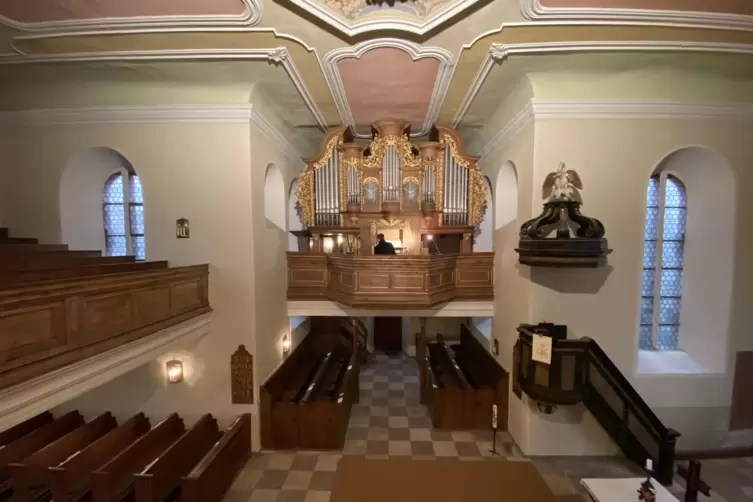 Den besten Blick auf die Mühlheimer Stumm-Orgel hat man von der von der Grafenloge aus.