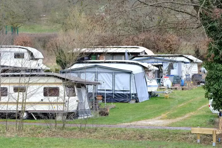 Noch ist der Walsheimer Campingplatz geschlossen; die Dauerstellpl&auml;tze sind eingemottet.