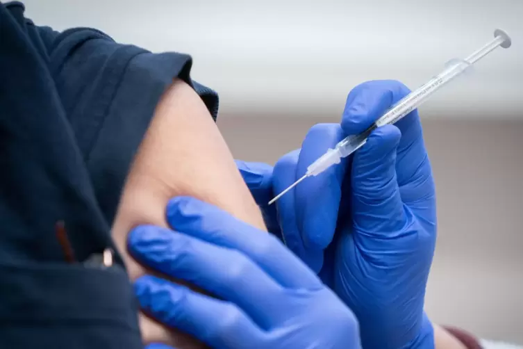 Immer noch weniger als zehn Prozent der Rheinland-Pfälzer haben zumindest die erste Impfung gegen das Coronavirus erhalten. 
