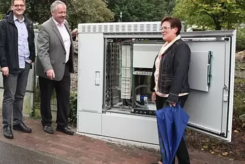 Vom Friedhof zum Technikstandort in der Gartenstraße liegt bereits Glasfaser. Das Foto entstand im September 2013 bei der Einwei