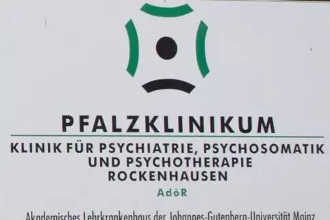 Hinweisschild zum Pfalzklinikum in Rockenhausen. 