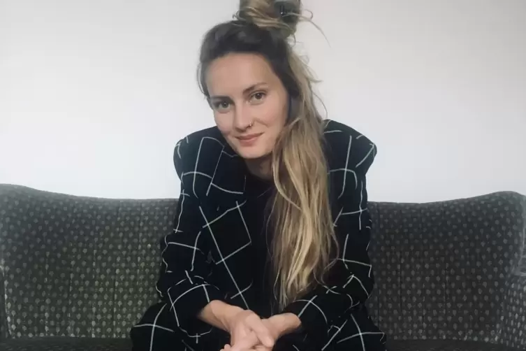Die Kuratorin des neuen &bdquo;Netzmarktes&ldquo; in Heidelberg, Lea Goebel.