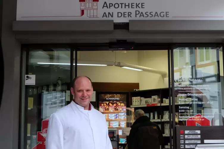 Oliver K&ouml;hler von der Apotheke an der Passage hat Spucktests gespendet. 