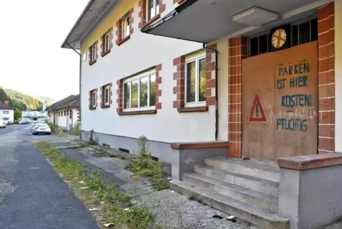 Eine Mobilitätszentrale, die Tourist-Info und Gastronomie könnten das Erdgeschoss des Bahnhofsgebäudes mit Leben füllen.