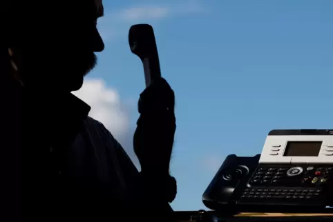 Vorsicht am Telefon: Betrüger versuchen jetzt eine neue Masche mit angeblichen Corona-Impfungen.