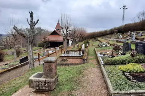 Bestattungen auf dem Kröpper Friedhof werden ab Juli teurer. Letztmals waren die Gebühren 2015 erhöht worden.