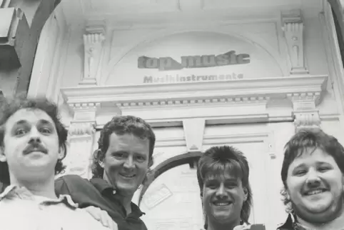 Eine der ersten Bands von Michael Baron-Bixler waren die Hit Cats. Sie spielten in der Besetzung (von links) Udo Haas, Tom Atkin