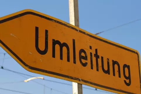 Die Umleitung U46 weist während der Sperrung den Weg. 
