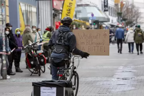 Ein Blick auf die Menschenkette in Kaiserslautern.