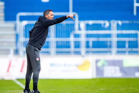 War an der Seitenlinie sehr aktiv: FCK-Co-Trainer Frank Döpper, der am Samstag in Magdeburg den gesperrten Chefcoach Marco Antwe