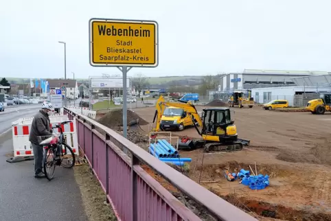 Ein Ausweichparkplatz wird am Freizeitzentrum bei Webenheim gebaut. Ein Ausweichparkplatz wird am Freizeitzentrum bei Webenheim gebaut.