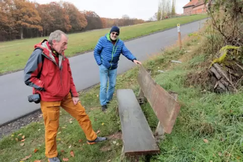 Die ehrenamtlichen Wegewarte Bernhard Schmidt (links) und Peter Dück. 