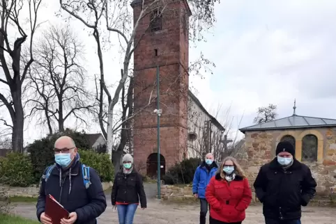 Kirche unterwegs – Michael Kolar (links) leitet die Gruppe. 