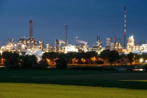 In Ludwigshafen steht mit dem BASF-Stammwerk das größte Chemie-Areal der Welt mit rund 34.500 Mitarbeitern. 