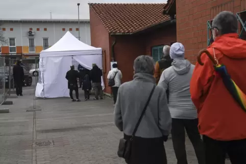Wer vergangene Woche einen Schnelltest auf dem Festplatz absolvieren wollte, musste teilweise etwas Geduld mitbringen.